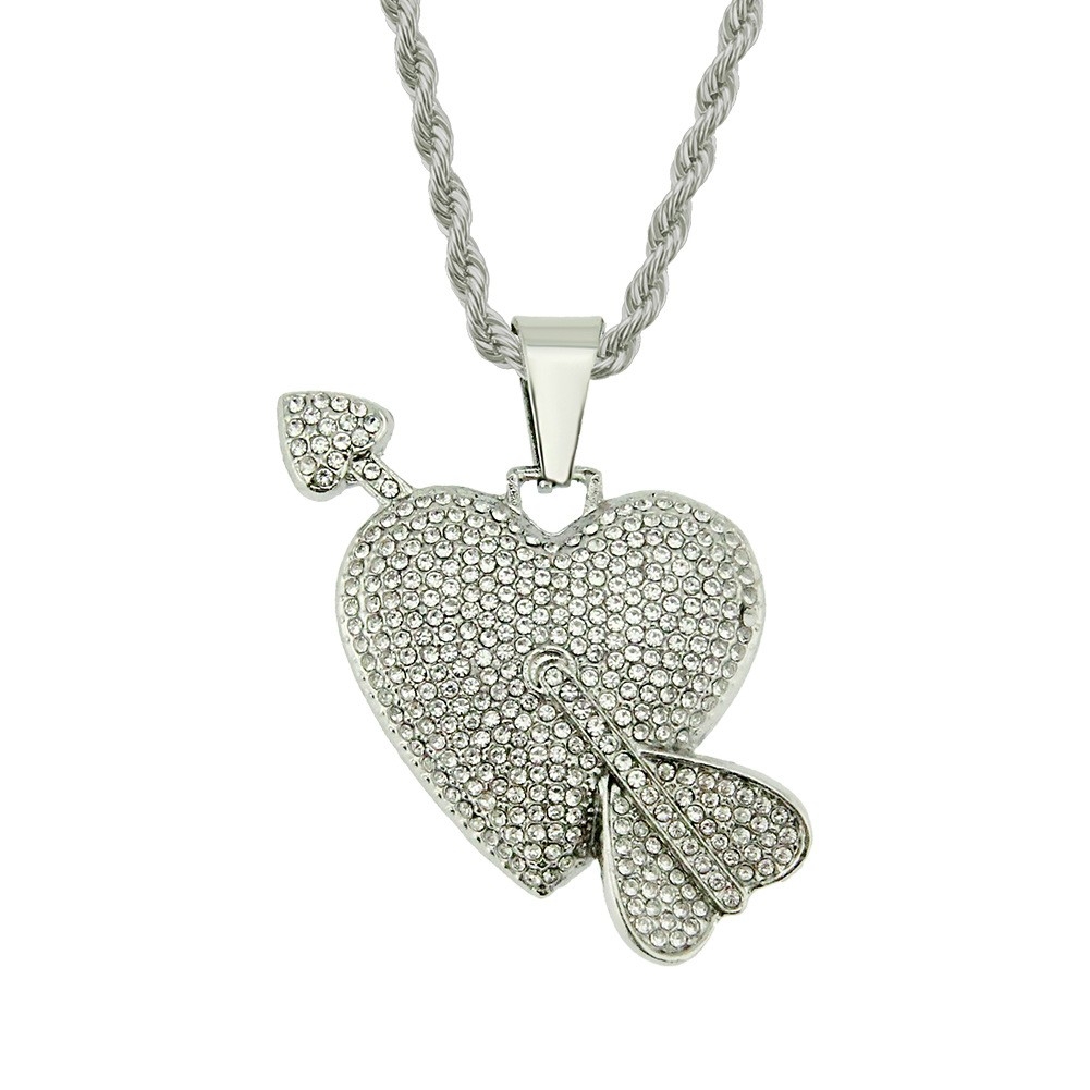 European and American hiphop diamond-studded heart pendant necklace, an arrow-through-the-heart environmentally friendly electroplated Cupid's arrow pendant accessory