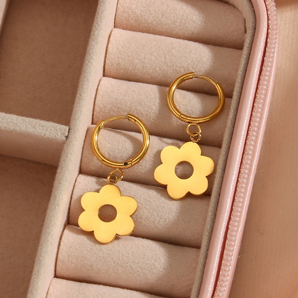 Cross-Border European and American Trendy INS Accessories, Personalized and Fashionable Stainless Steel Hollow Plated 18K Gold Small Flower Pendant Earrings