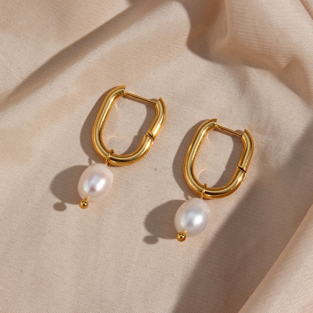 European and American Fashionable INS Elegance Earrings: Stainless Steel 18K Gold-Plated U-Shaped Ear Hoops with Pearl Pendants