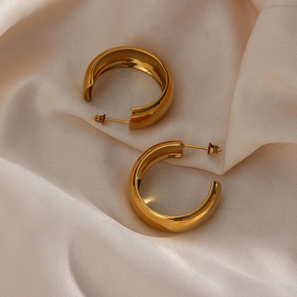 European and American INS Fashionable Simple Luxurious Ear Hoop Jewelry: Stainless Steel 18K Gold-Plated Smooth Gold Earrings