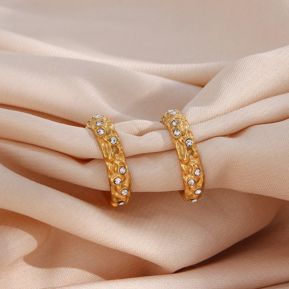 European and American INS Fashionable Unique Luxurious Ear Jewelry: Stainless Steel 18K Gold-Plated Hammered Texture Zircon Ear Hoops