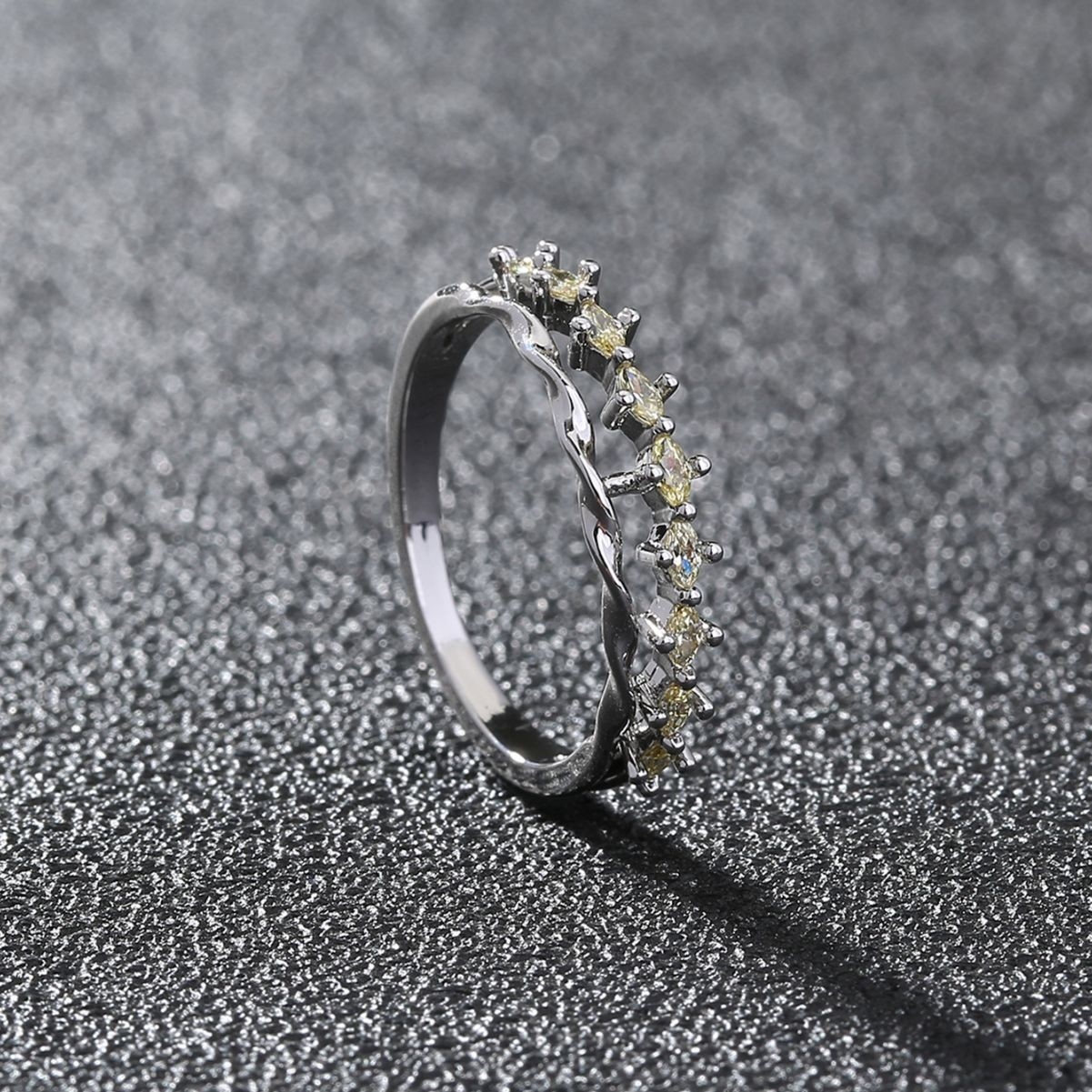 European and American Cross-Border Jewelry: Micro-Inlaid Zircon Water Wave Design, Elegant and Luxurious Commuter Ring for Women