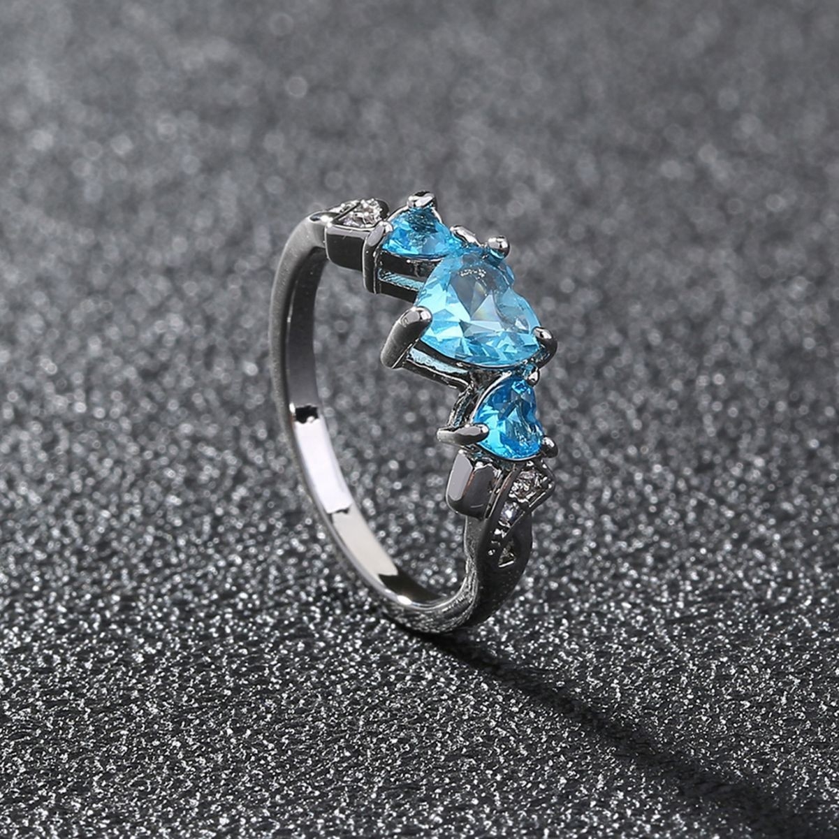 European and American Cross-Border Hot-Selling Heart-Shaped Gemstone Ring: Micro-Inlaid Lake Blue Heart-Shaped Zircon Design, Womens Elegant and Luxurious Ring