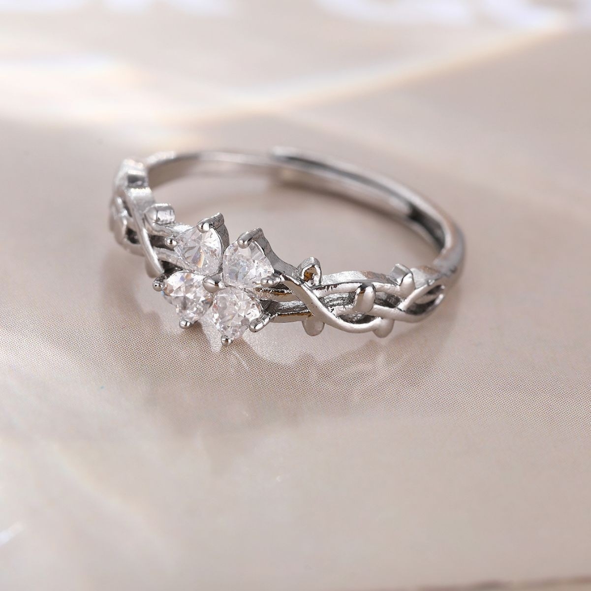 European and American Fashion Trend: Simple and Creative Leaf Zircon Light Luxurious Adjustable Opening Wholesale Ring