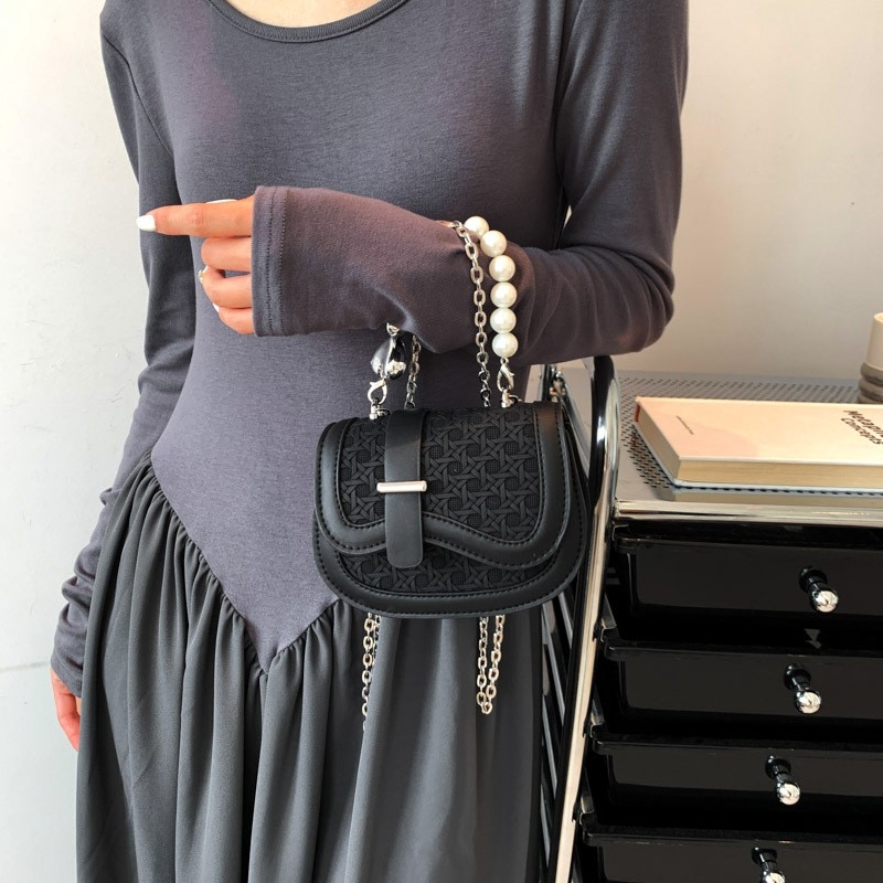 Gentle Fashion Pearl Chain Handbag 2023 Fall New Solid Color Mini Bag Single Shoulder Slant Bag Lipstick Bag