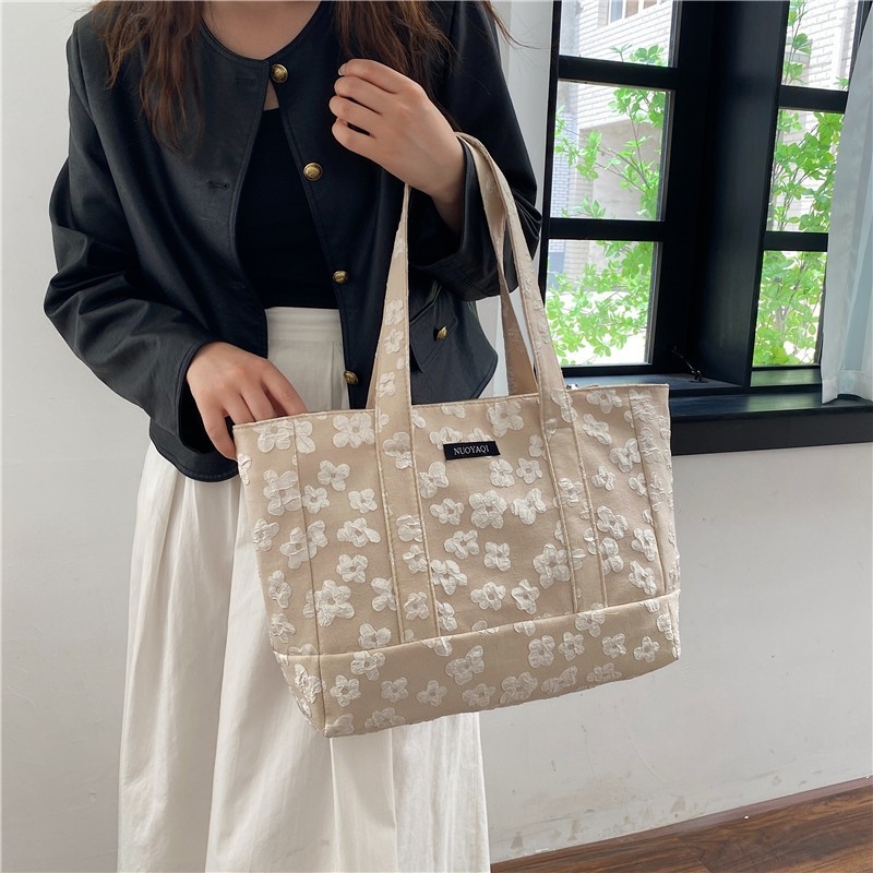 Artsy Fresh Student Tote Bag 2023 Fall New Floral Embossed Canvas Single Shoulder Bag School Commute Large Capacity