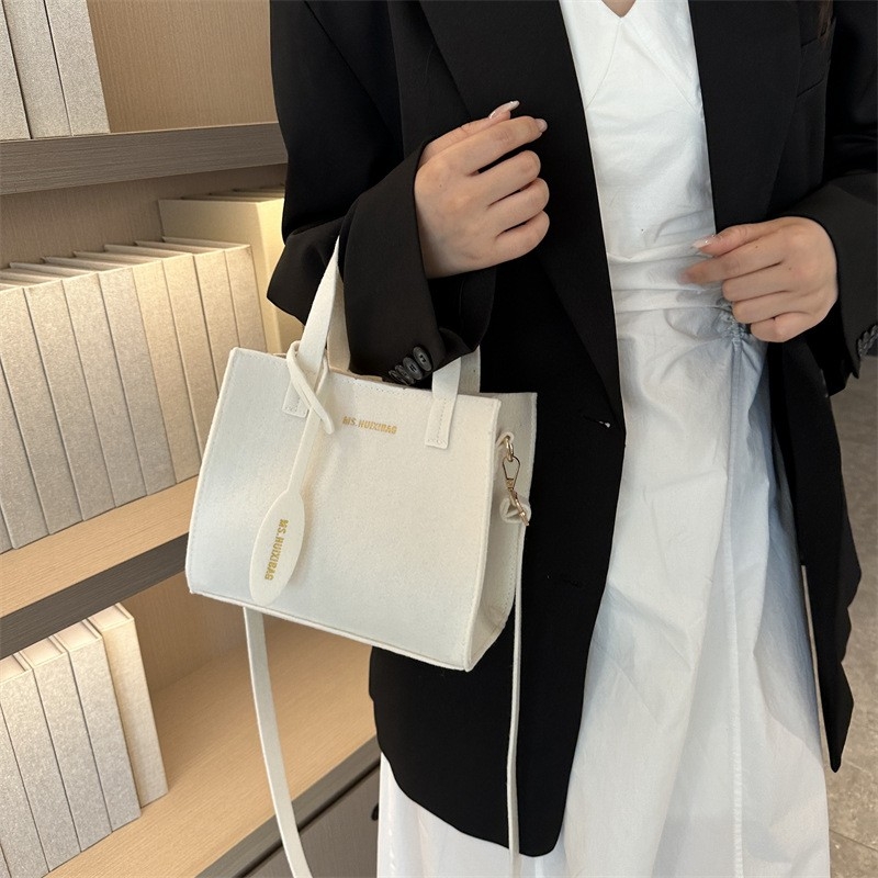 Simple Fashion Small Bag 2023 Fall New Trend Retro Single Shoulder Bag Solid Color Leisure Shoulder Bag Small Square Bag