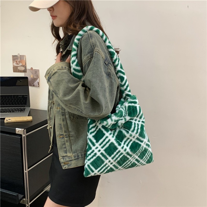 Korean Version Furry Tote Bag 2023 New Fashion Furry Plaid Single Shoulder Bag Large Capacity Leisure Girl Shoulder Bag