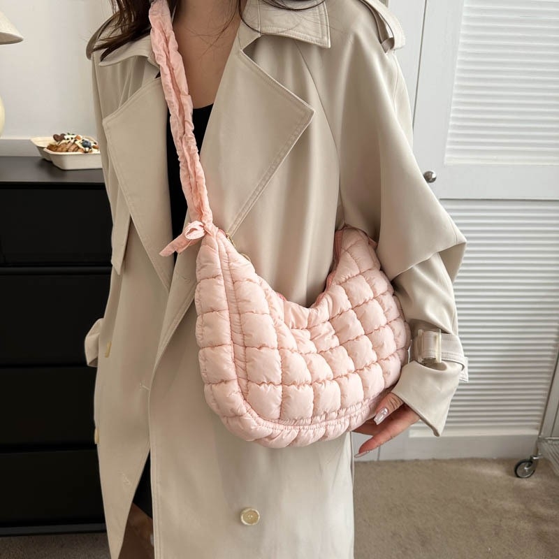 Popular Fashion Cloud Bag, Simple and Elegant Pleated Single-Shoulder Bag for 2023 Early Autumn, Solid Color Textured Underarm Bag