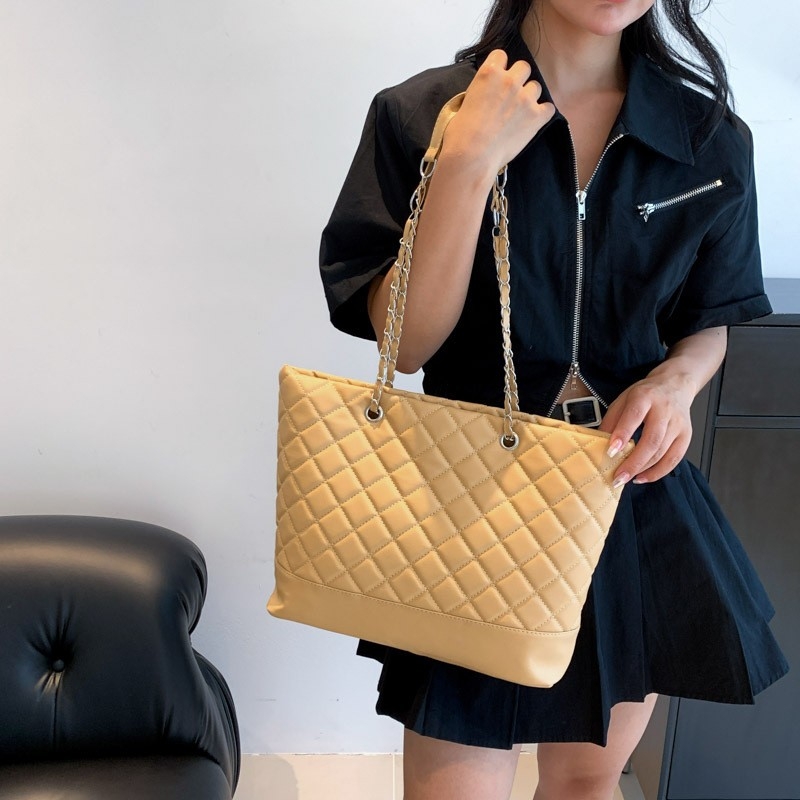 2023 Popular Chain Bag for Women, Stylish Versatile ins Tote Bag, Trendy Large Capacity Single-Shoulder Bag