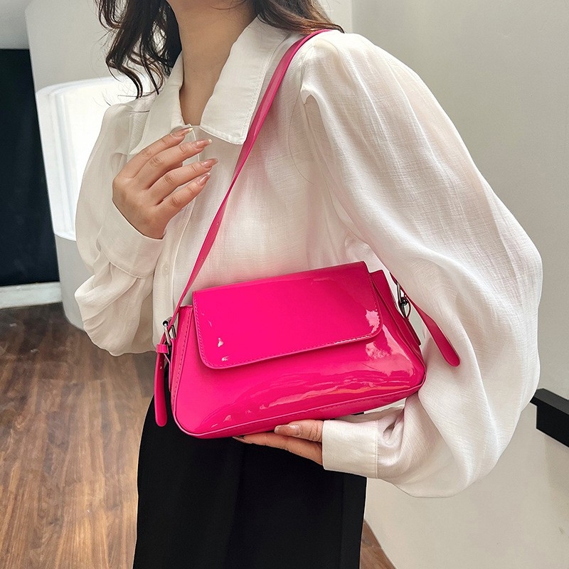 Vintage Solid Color Patent Leather Small Square Bag for Women in 2023, a Fashionable and Casual Crossbody or Single Shoulder Bag