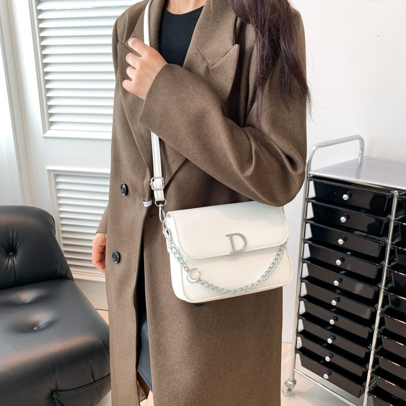 2023 Fashionable and Simple Korean-style Solid Color Crossbody Bag, Large Capacity Small Square Bag with Chain for Women