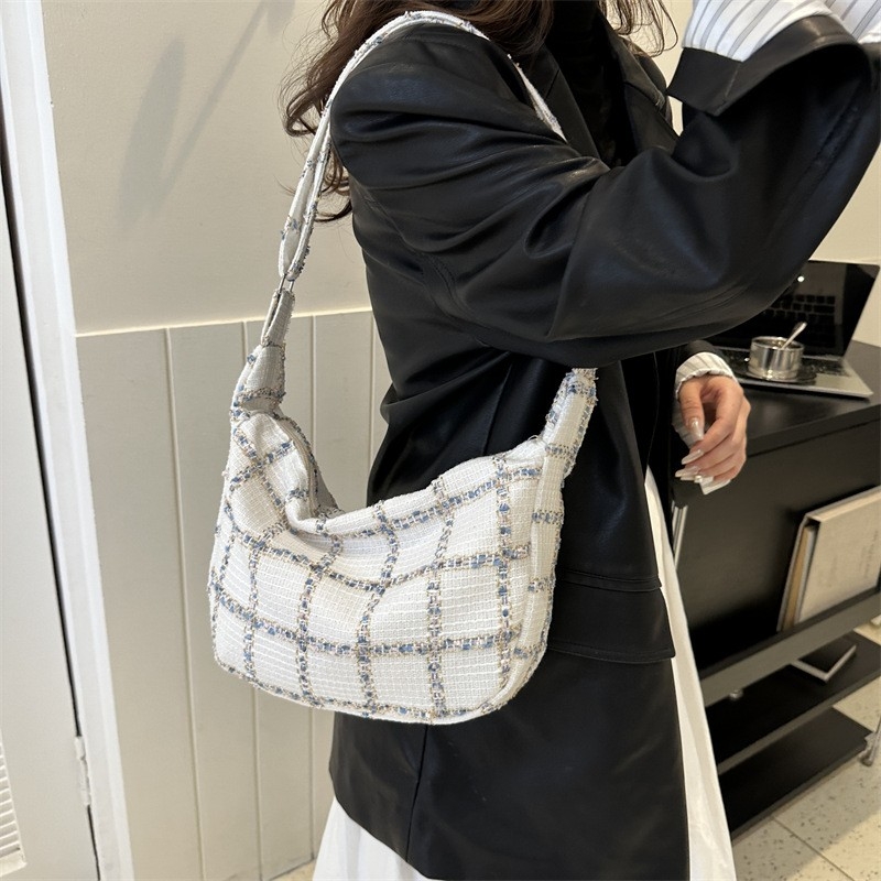 2023 Autumn/Winter New Stylish Korean-style Large Capacity Single Shoulder Crossbody Bag with Plaid Design for Women