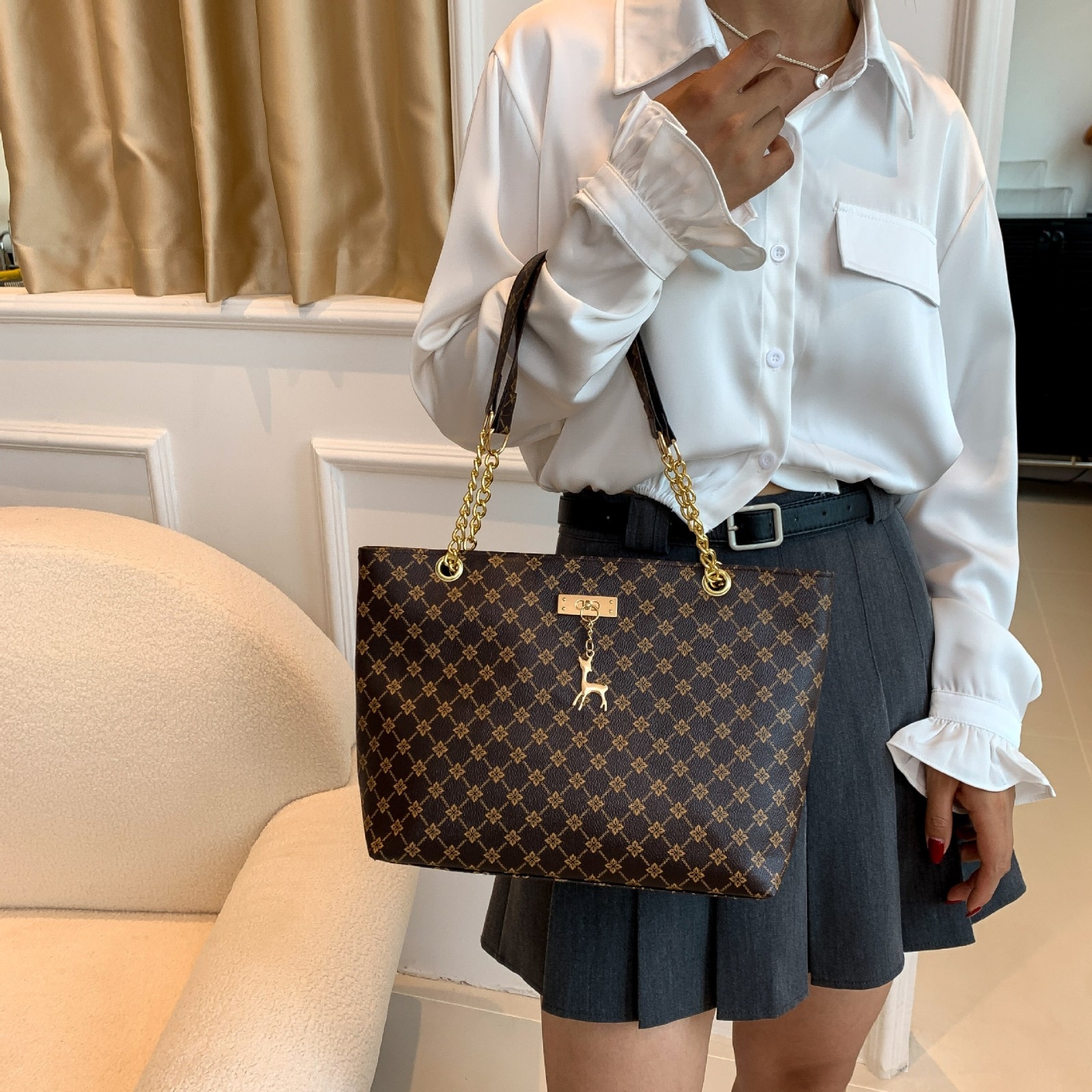 2023 New Women&#039;s Bag for Fashionable Commuting: Trendy and Vintage Handbag with Chain Handle, Large Capacity Tote Bag with Floral Print