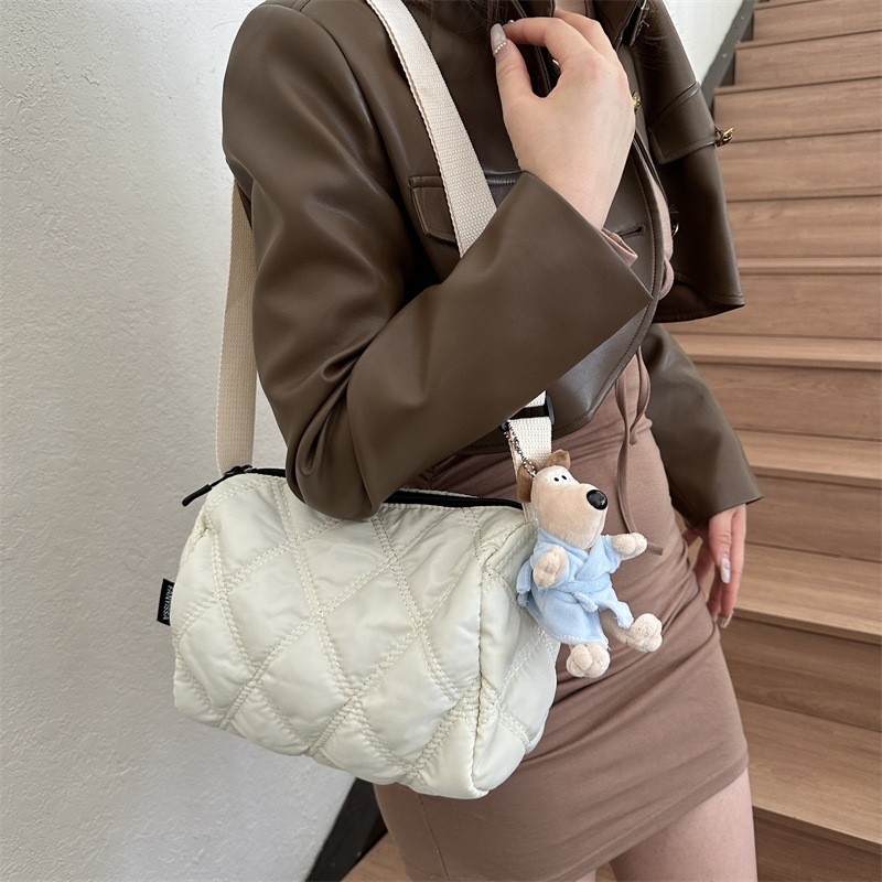 2023 Autumn New Nylon Bag with Plain Color and Diamond Stitching: A Fashionable and Minimalist Single Shoulder Bag for Crossbody