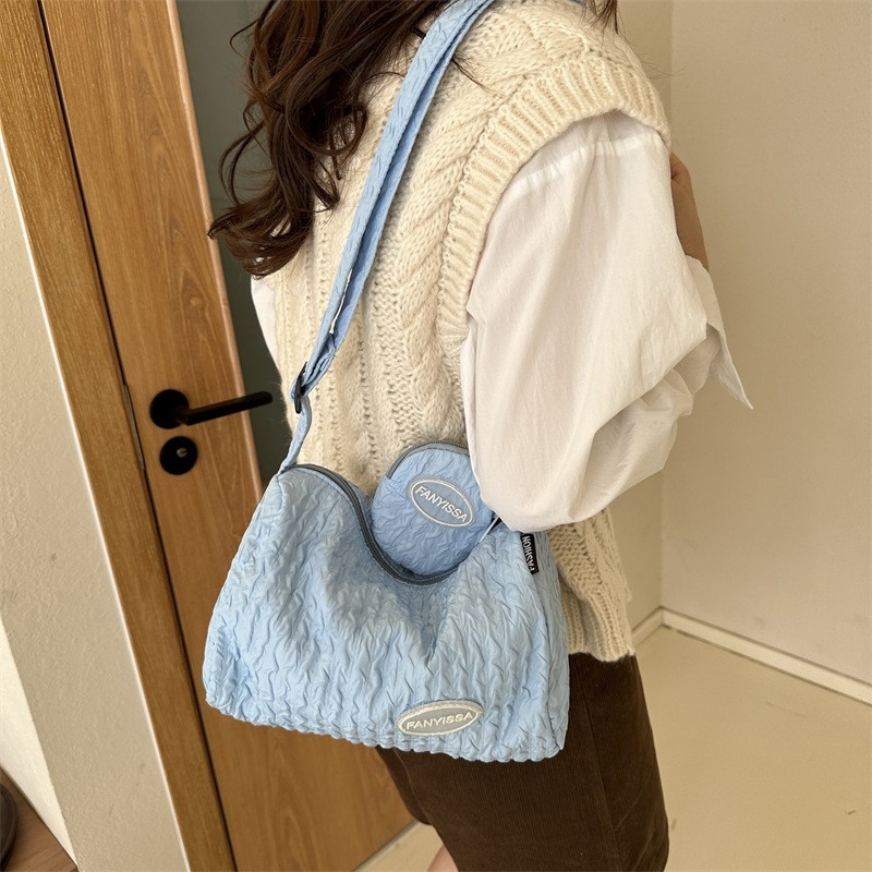 2023 New Fashionable Cross-border Bubble Bag for Women: Fresh and Minimalist Knitted Bag Ideal for Female Students, Suitable for Single Shoulder and Crossbody Carry