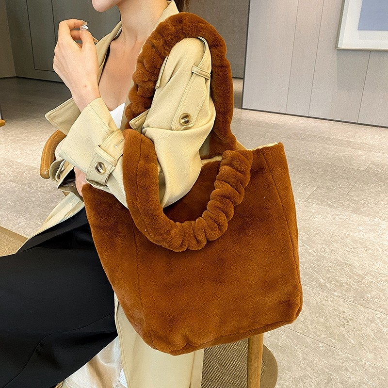 Winter 2023 New Fur Bag for Women: Large Capacity Single Shoulder and Crossbody Bag, Ideal for Tote