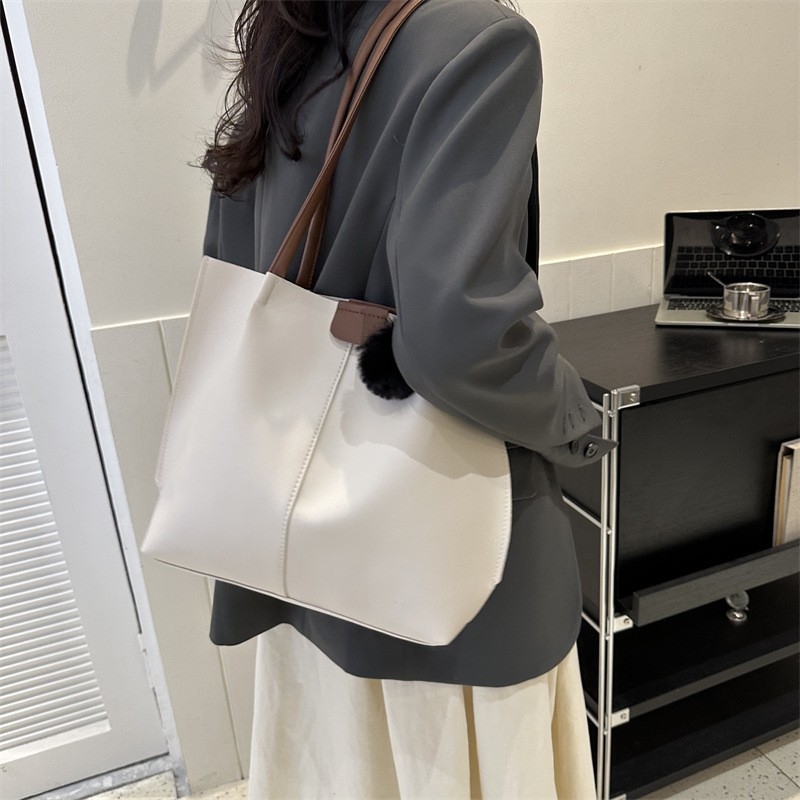 Women&#039;s Commuter Handbag for 2023: Trendy and Vintage Bag with Simple Large Capacity for Casual and Leisure Use