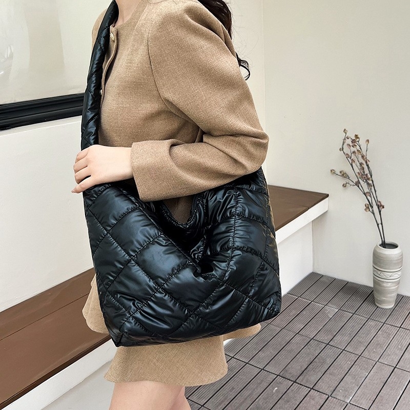 2023 Ultra-Portable Women&#039;s Puffer Tote: Unfussy Large-Capacity Solid Color Bag, Perfect for Laidback Cold Weather Looks