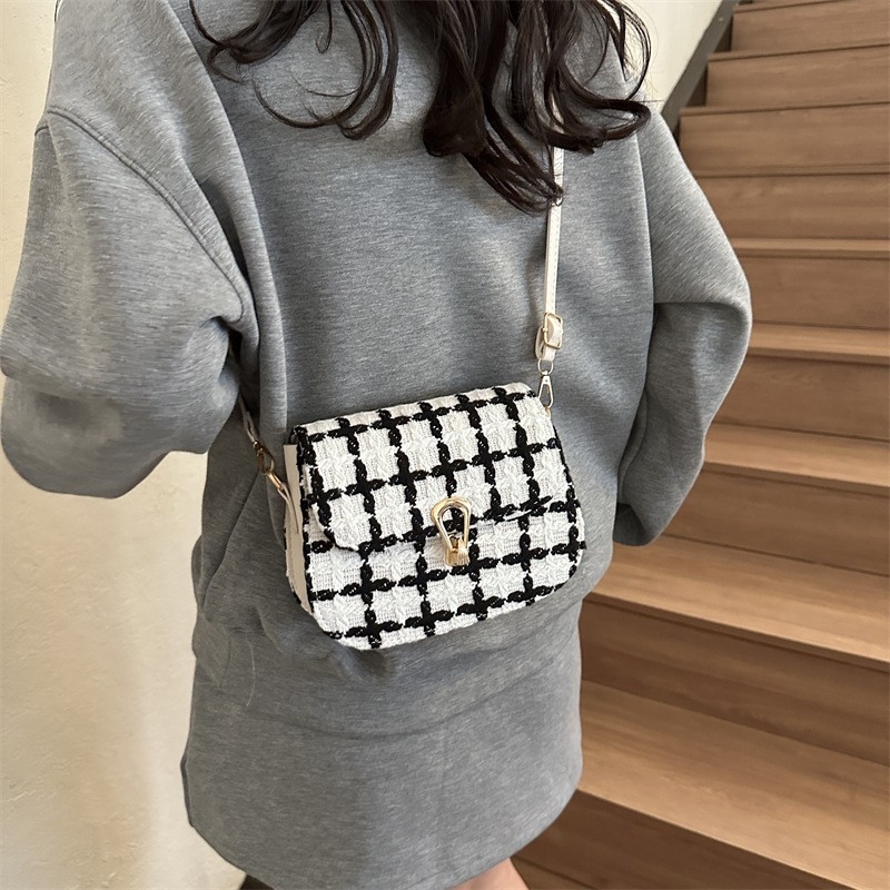 2024 New Autumn Package - Stylish Small Square Bag for Women, Single-Shoulder Crossbody Bag with a Trendy and Casual Korean Style Checkered Design